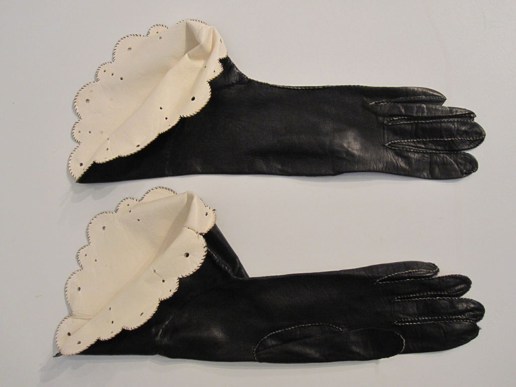 Women's 40s Hand-Stitched Gauntlet Gloves w/ Scalloped Edge