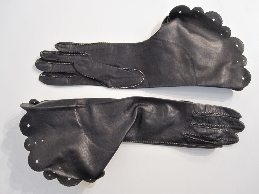 40s Hand-Stitched Gauntlet Gloves w/ Scalloped Edge 1