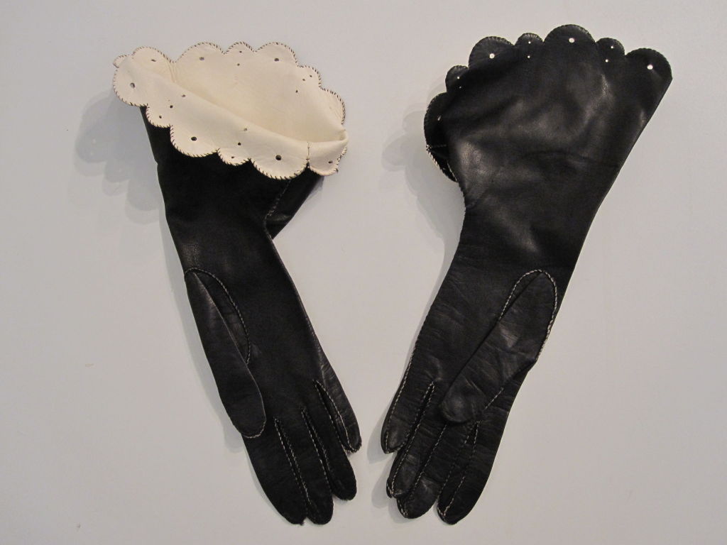 40s Hand-Stitched Gauntlet Gloves w/ Scalloped Edge 2