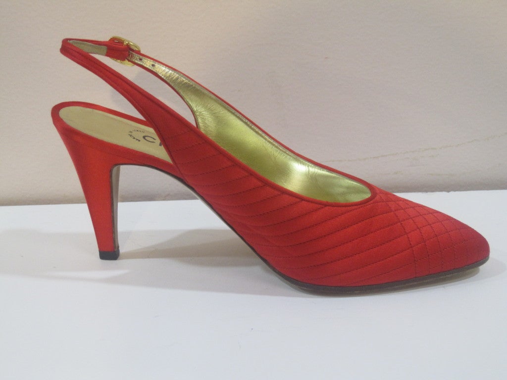 Chanel 80s red quilted silk satin slingback pump in size 38.5