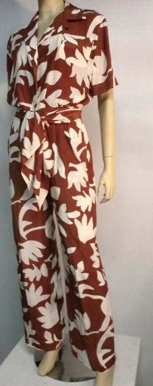Valentino Sienna/White leaf print 100% silk pantsuit with short sleeves. Marked an Italian size 10.