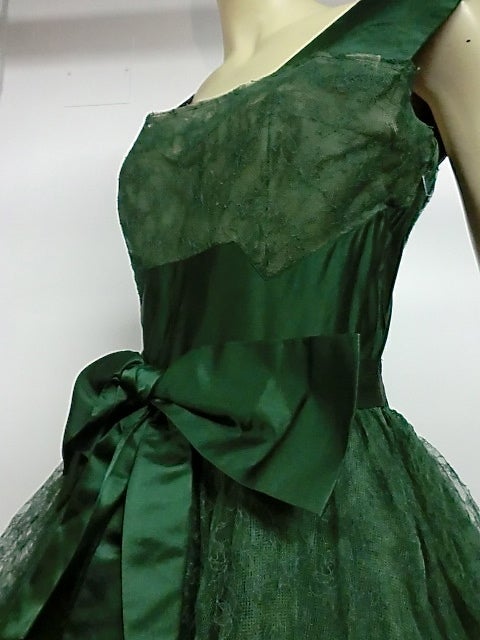 Women's 50s Kelly Green Silk Chantilly Lace and Satin Tea Length Gown