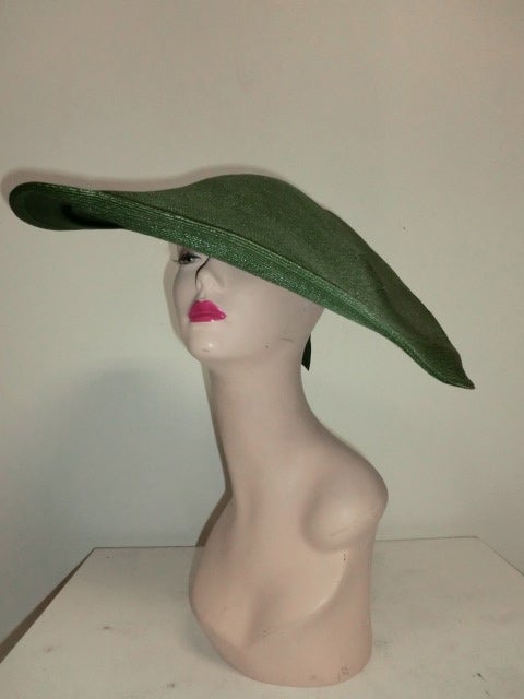 Spectacularly Chic Kelly Green Straw Oval Platter Hat w/ Velvet