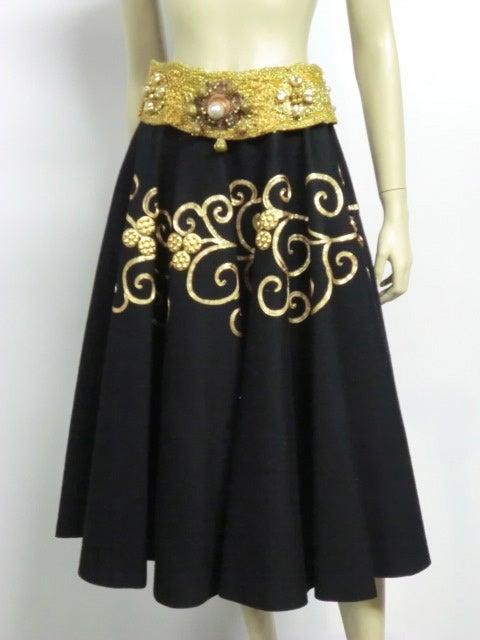 50s Gold coin and Braid Embellished Felt Circle Skirt (Schwarz)