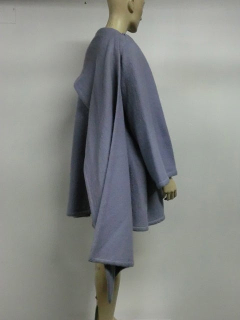 Fliederfarbener Mohairmantel von Claude Montana mit Schal Damen