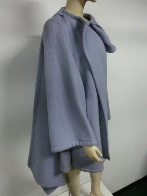 Fliederfarbener Mohairmantel von Claude Montana mit Schal 2
