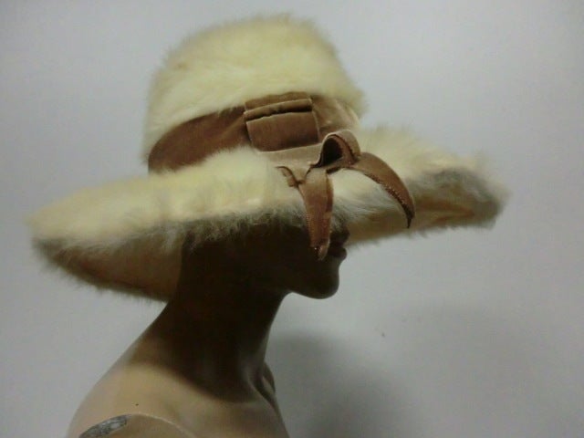 An amazing Leslie James 60s hat made of the fluffiest, airiest golden beige angora, wired at the brim and trimmed in a mocha color silk velvet.  Size M. In excellent condition.  Size 22.