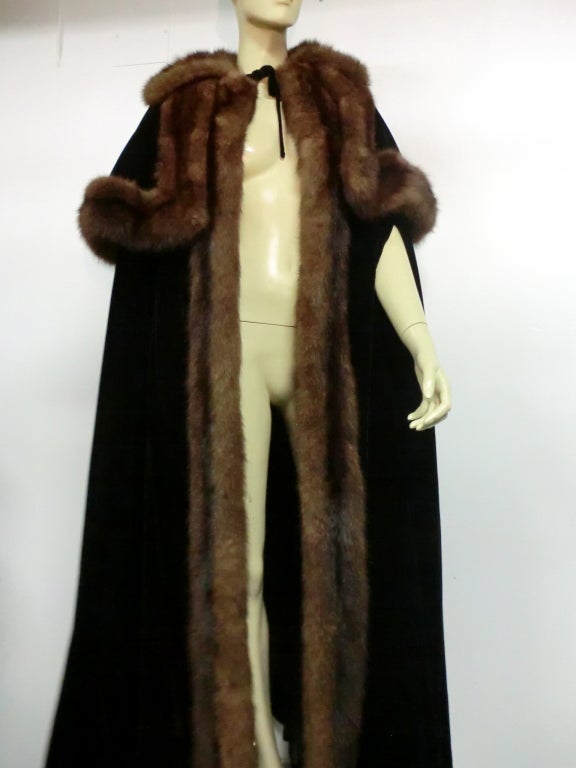 1950s Mainbocher Couture Velvet and Sable Trimmed Evening Cape 1