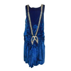 robe "Flapper" Gatsby des années 1920 en velours de soie cobalt avec perlage