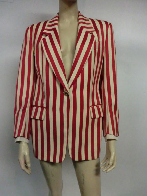 A beautiful 80s red/white awning striped blazer with notched lapel, front flap pockets and gold metal buttons. Beautiful mitering of the stripes in the back.