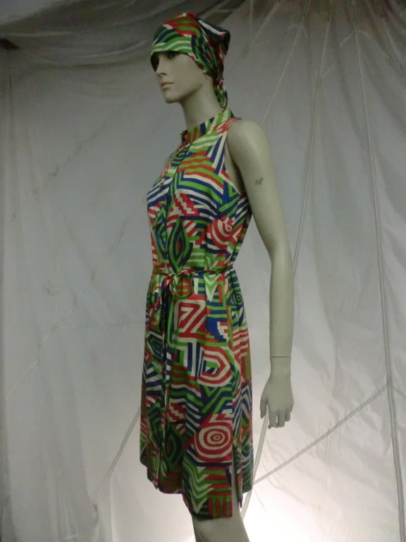 1960's Tiki Print Cotton Sleeveless Shift with Matching Print Bandana In Excellent Condition In Gresham, OR