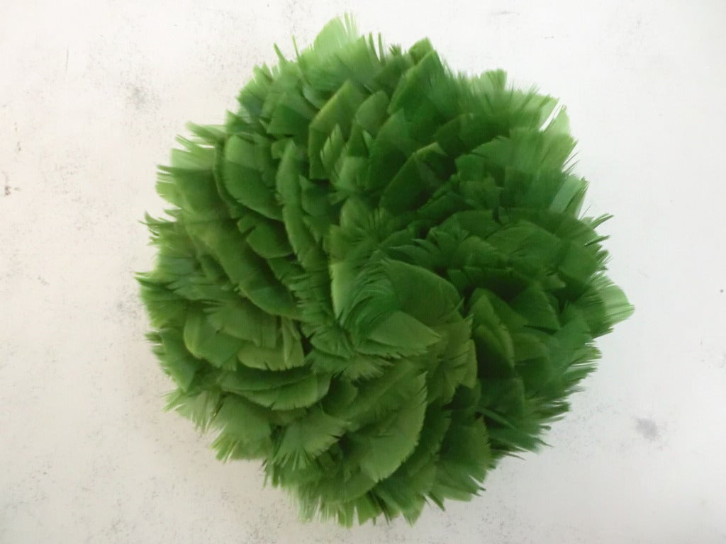 1960s Kelly Green Turkey Feather Pill Box Hat from Terry B. In Excellent Condition In Gresham, OR