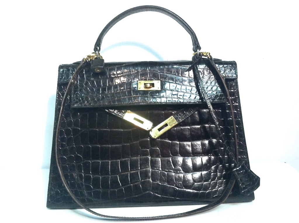 Fantastic rich chocolate crocodile genuine Hermes Kelly bag with handle, optional shoulder strap and lock.  32cm size: measures 12.75