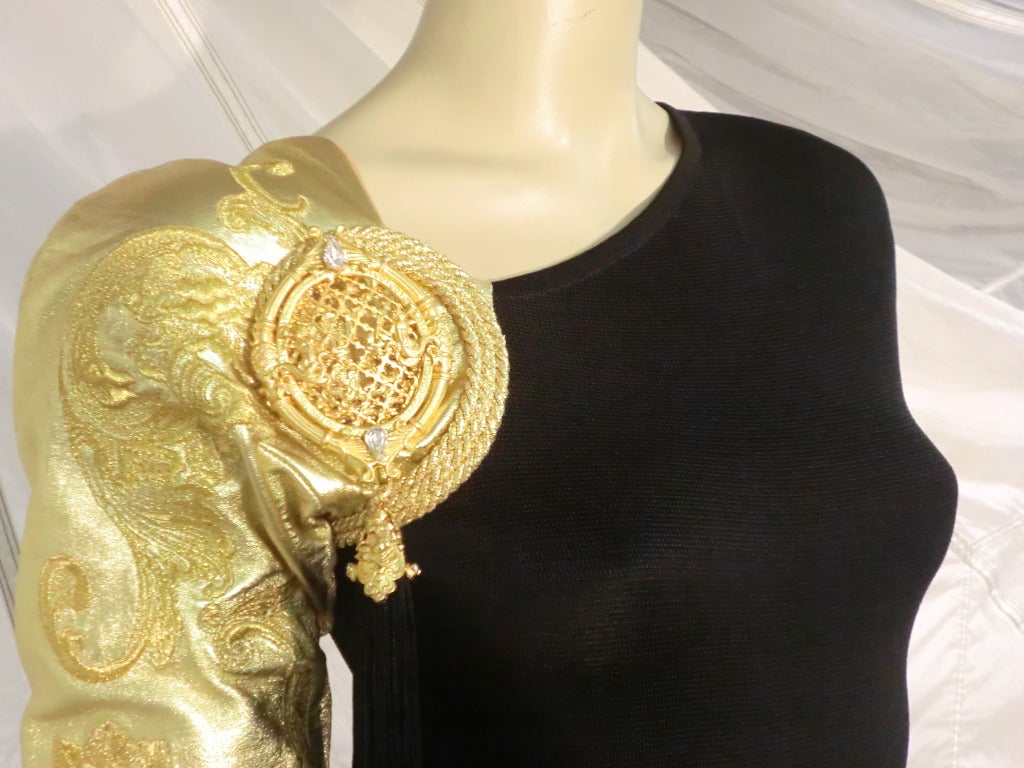 Gianfranco Ferre 1980er Asymmetrisches Kleid mit goldenen Ärmeln 1