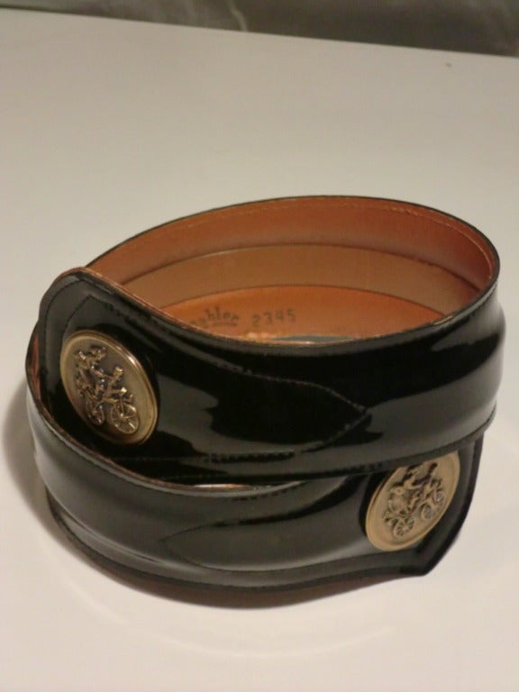 1950s Patent Leather Tension Belt with Figural Medallions In Excellent Condition In Gresham, OR