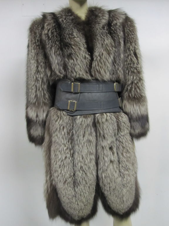 Luxurious 40s Silver-Tipped Fox Fur Coat with Scalloped Hem In Excellent Condition In Gresham, OR