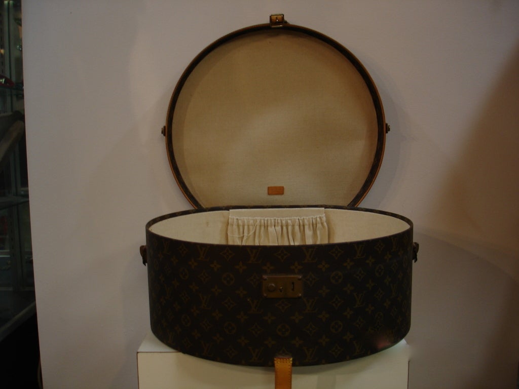 1970's Louis Vuitton Hardcase Hat Box In Excellent Condition In Gresham, OR