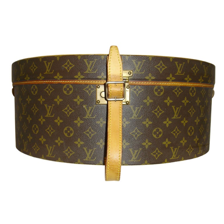 LOUIS VUITTON Vintage Gold Belt with Louis Vuitton Box