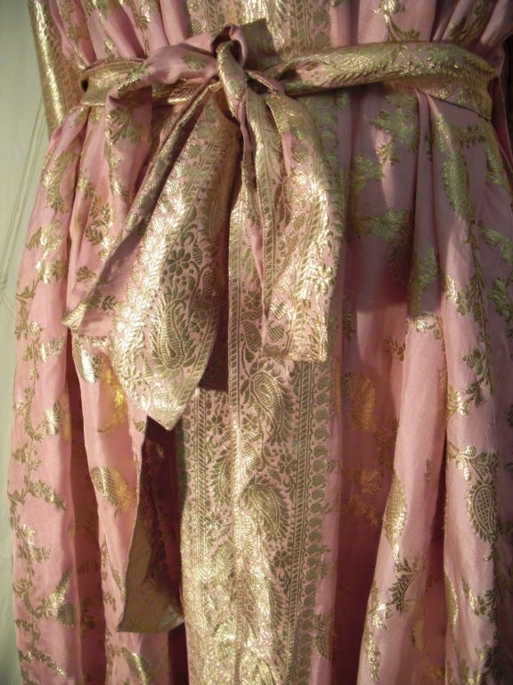 Maharani Indian Sari Cloth Silk Robe in Pink and Gold In Excellent Condition In Gresham, OR