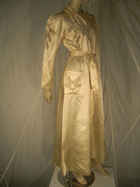 1940s bathrobe