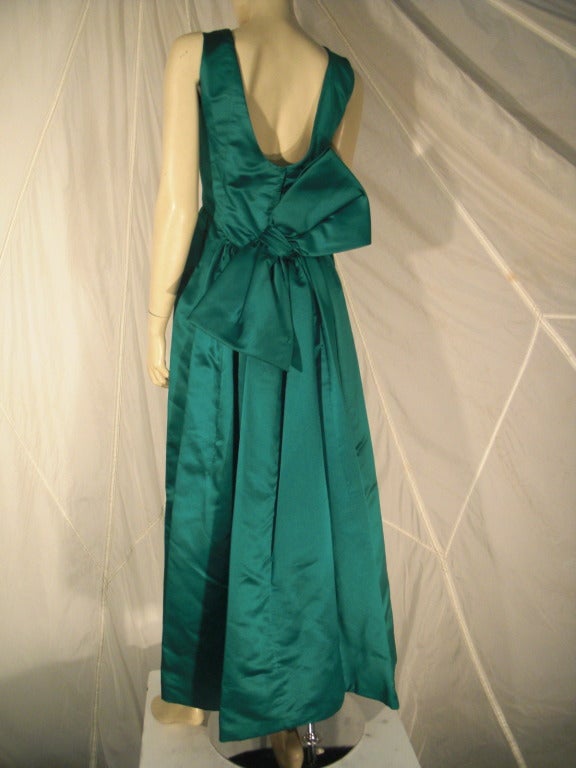 1950s Helga Emerald Green Silk Satin Gown w/ Back Bow In Excellent Condition In Gresham, OR