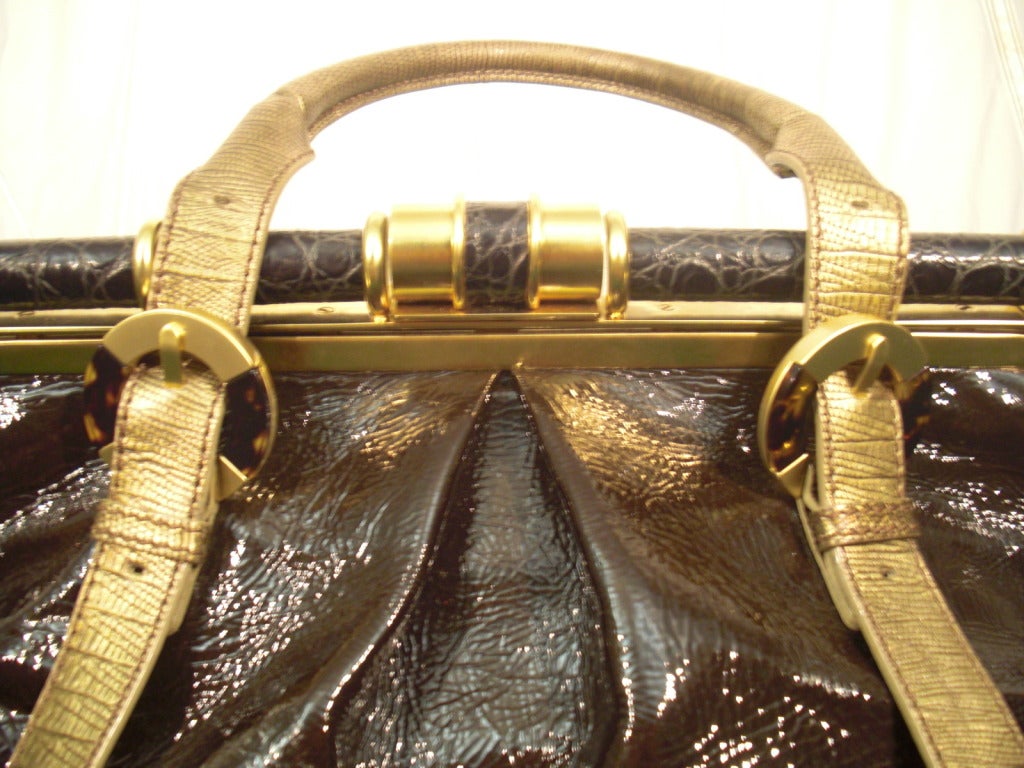 Oscar De la Renta Mocha Patent Leather Tote Bag with Gold Leather and Metal Accents In Excellent Condition In Gresham, OR