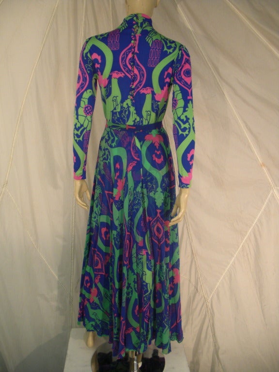 1970s La Mendola Silk Jersey Gown with Chiffon Overskirt in Neo-Classical Print In Excellent Condition In Gresham, OR