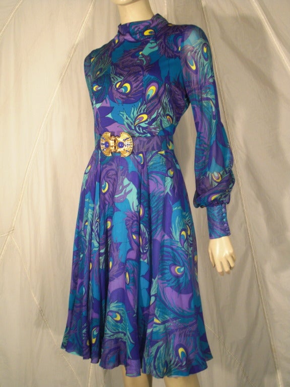 1970s La Mendola Silk Jersey and Chiffon Abstract Peacock Print Cocktail Dress In Excellent Condition For Sale In Gresham, OR