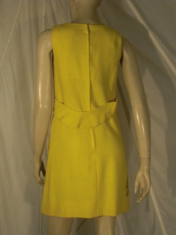 1960s Yellow Linen Mini Dress with Hip Pockets and Contour Belt In Excellent Condition In Gresham, OR