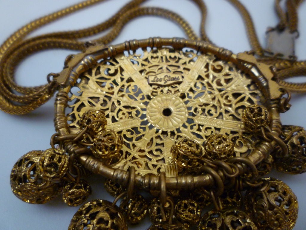 De las mujeres Gargantilla con medallón de cristal Leo de finales de los años 30 con gotas en venta