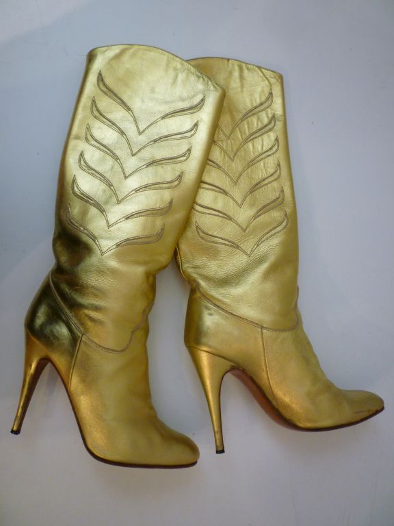 These glam gold western style stiletto boots made in Paris in the 80s are sure to turn heads!  An approximate US size 7 1/2 with a 4 1/2