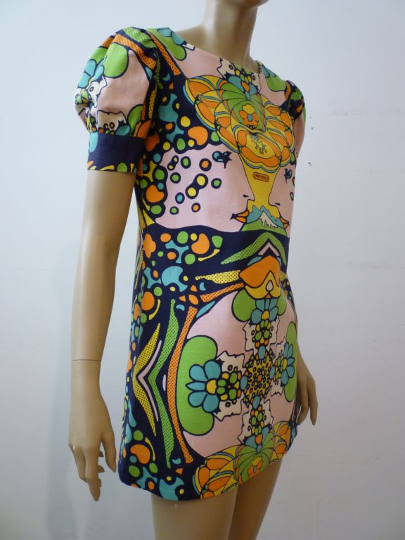 A great and collectible example of Peter Max's fashion from the 60's in a great op-art print!  Short puff sleeves baby doll style!