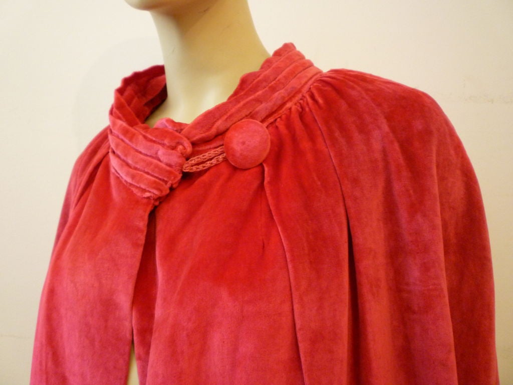 Women's 1920s Fuchsia Silk Panne Velvet Opera Coat with Capelet