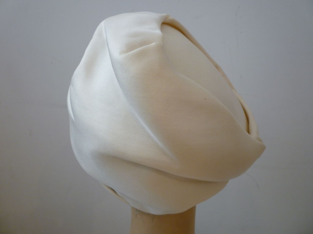Smart Lilly Dache 50s  Ivory Silk Toque 1