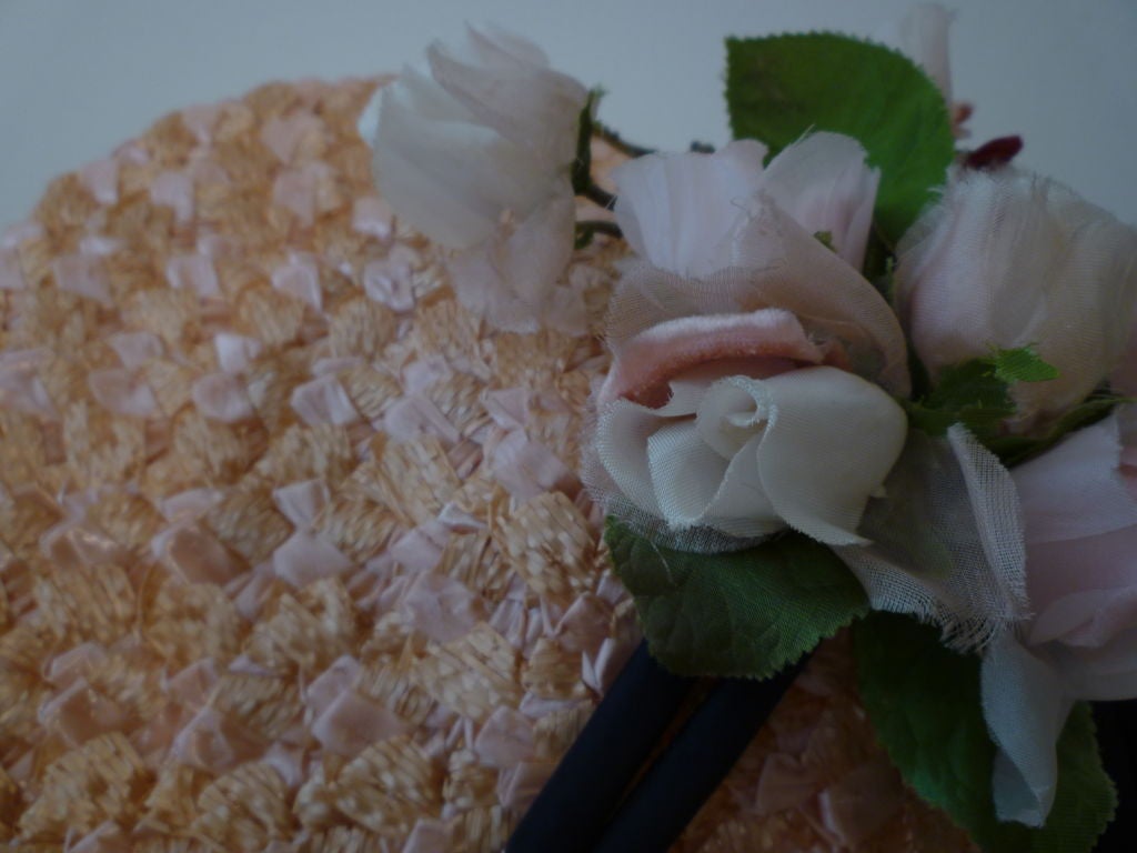 Chapeau de paille garni de fleurs des années 50 Pour femmes en vente