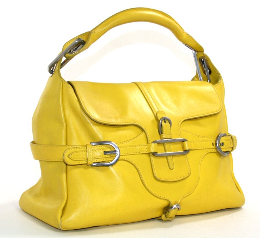 Jimmy Choo Yellow Leather Tulita Bag - good condition with signs of prior ownership mainly around the edges and corners.  Various mars can be seen in our photos mainly due to the light colored leather.  The interior is very clean.
 
 This is the