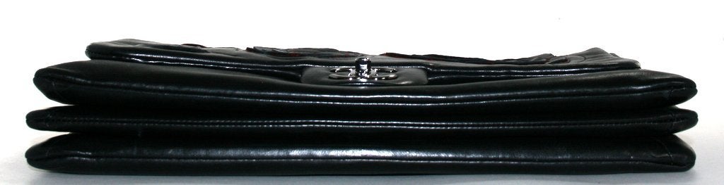 Borsa Chanel in pelle d'agnello nera a forma di Camelia 5