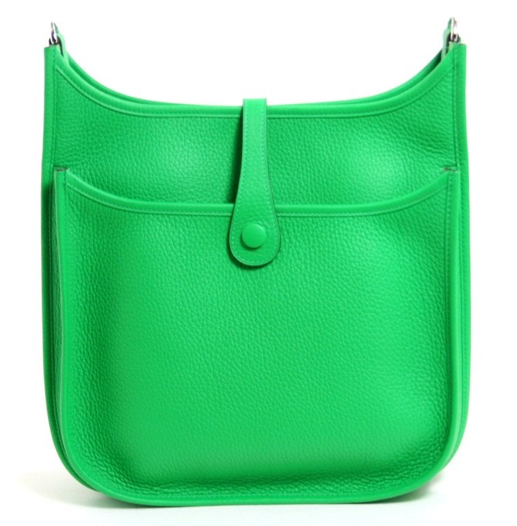 Hermès Bambou Evelyne III PM Shoulder Bag In New Condition In New York City & Hamptons, NY