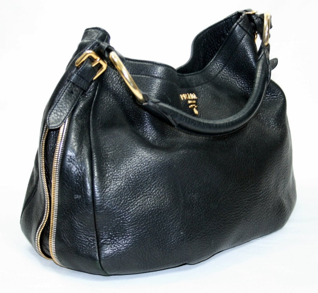 Prada Black Leather Zip Around Hobo. In Good Condition In New York City & Hamptons, NY