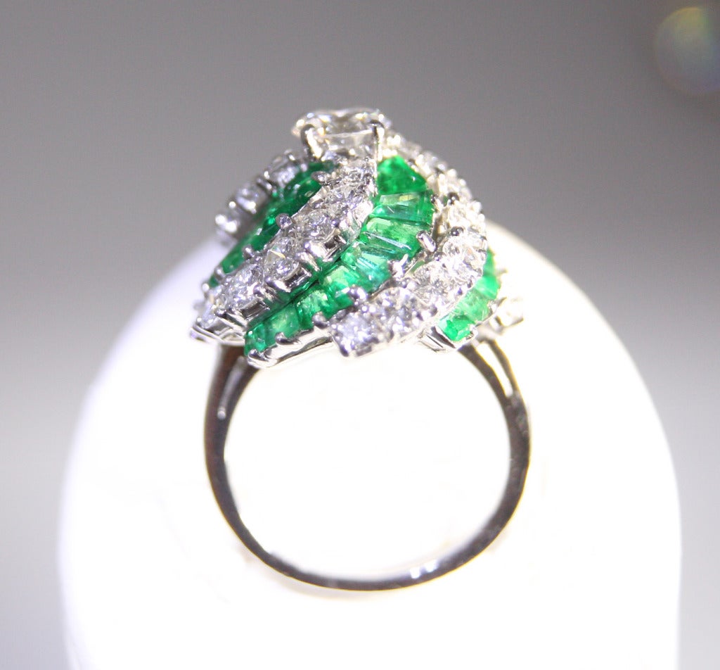 1970s Oscar Heyman Diamond Emerald and Platinum Ring In Excellent Condition In Bay Harbor Islands, FL