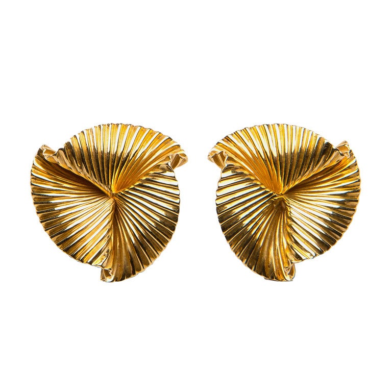 Cartier Timeless Fluted Gold Earrings