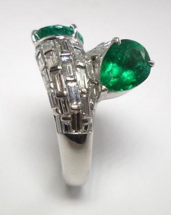Contemporary Colombian Emerald Diamond Gold Bypass Ring For Sale