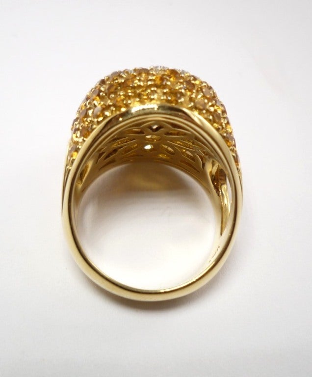 Antique-Cut Yellow Citrine and Yellow Pave Citrine Diamond Gold Ring In Excellent Condition In Frankfurt, DE