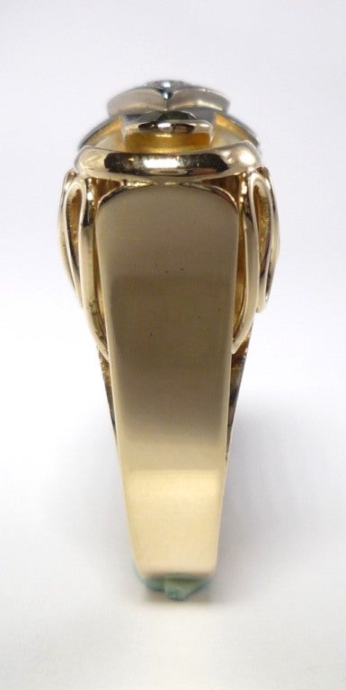 1930s Art Deco Three-Stone Diamond Peridot Gold Cocktail Ring In Excellent Condition In Frankfurt, DE