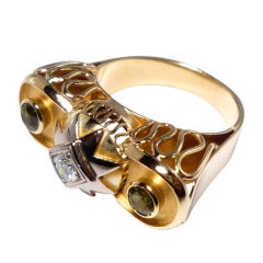 1930s Art Deco Three-Stone Diamond Peridot Gold Cocktail Ring