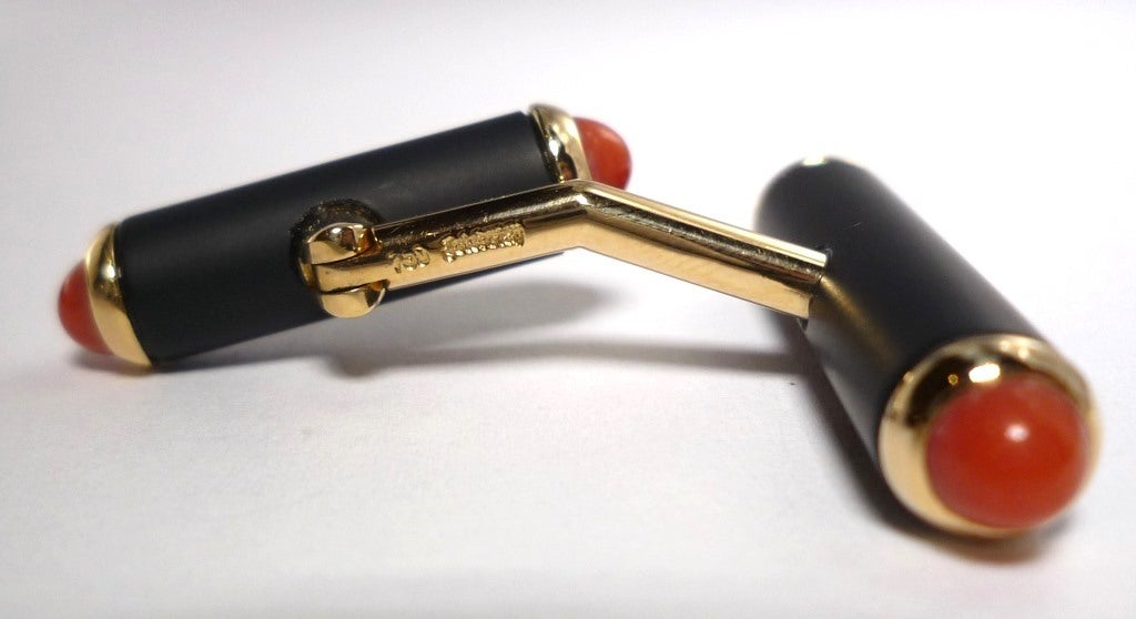 Friedrich Pair of Onyx Coral Gold Drum Cuff Links In New Condition For Sale In Frankfurt, DE