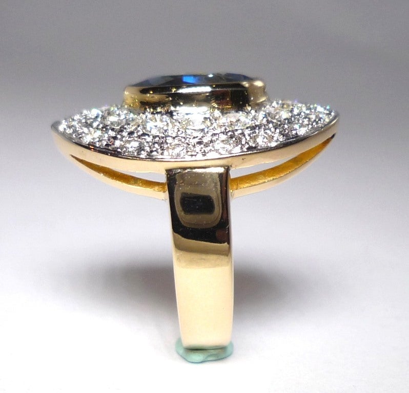 Sapphire Diamond Gold Cluster Ring In Excellent Condition In Frankfurt, DE