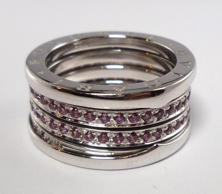 Pink Sapphires mounted in 750/- White Gold.

Engraved Bulgari on both sides.

US Size 8 1/4, European Size 58.