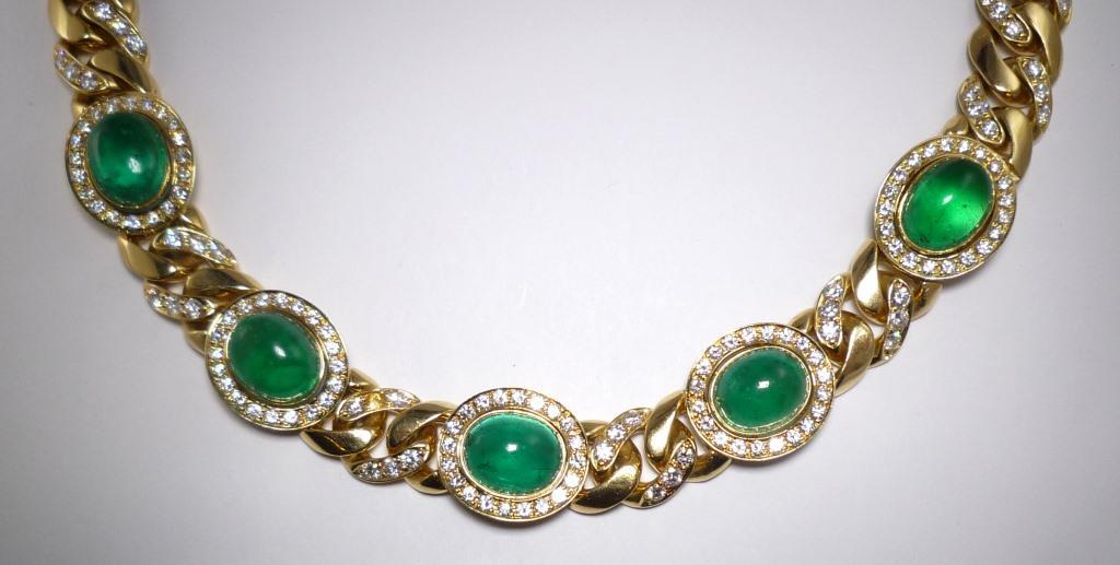The curb-link chain set with brillant-cut diamonds of approx. 5 cts., set at intervals with oval cabochon-cut Emeralds of approx. 13 cts.,
Beautifully Handcrafted in 750/- Yellow Gold,
Can be separated in 3 parts:
1 bracelet with Emeralds,
1
