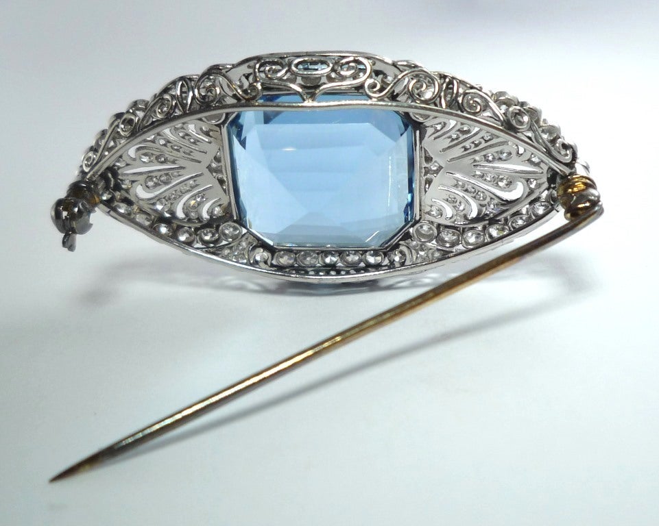 Art Deco Aquamarine Diamond Platinum Brooch/Pendant Necklace In Excellent Condition In Frankfurt, DE